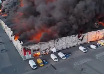 Varşova’da avm yangınında bin 348 dükkan küle döndü