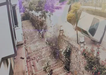 Bursa’da kontrolünden çıkan otomobil takla attı