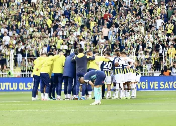 Fenerbahçe, şampiyonluk umudunu son 2 haftaya taşıdı