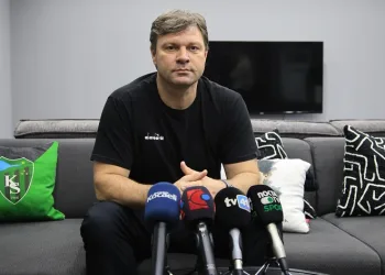 Ertuğrul Sağlam, teknik adamlık kariyerinde bir ilke imza attı