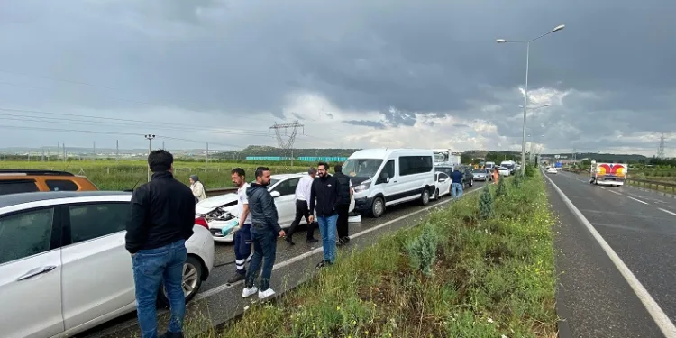 8 araçlı zincirleme kaza: 2 yaralı