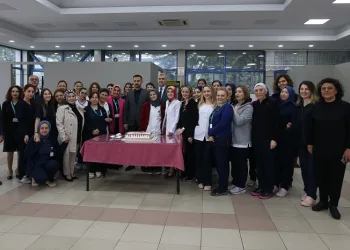 Bursa’da hastalardan hemşireler günü kutlaması