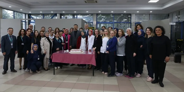 Bursa’da hastalardan hemşireler günü kutlaması