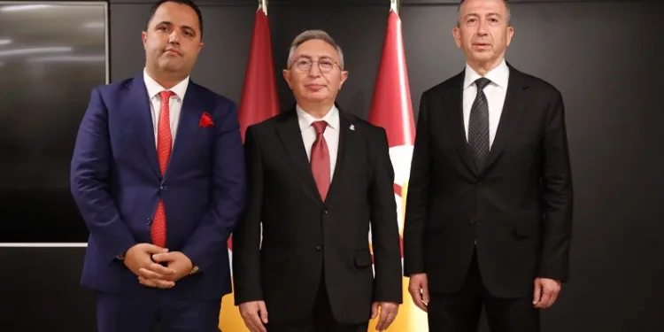 Galatasaray’da başkan adayları renk seçimi yapıldı