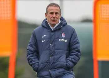 Trabzonspor Teknik Direktörü Abdullah Avcı, oyuncularını zorlu haftaya motive ediyor