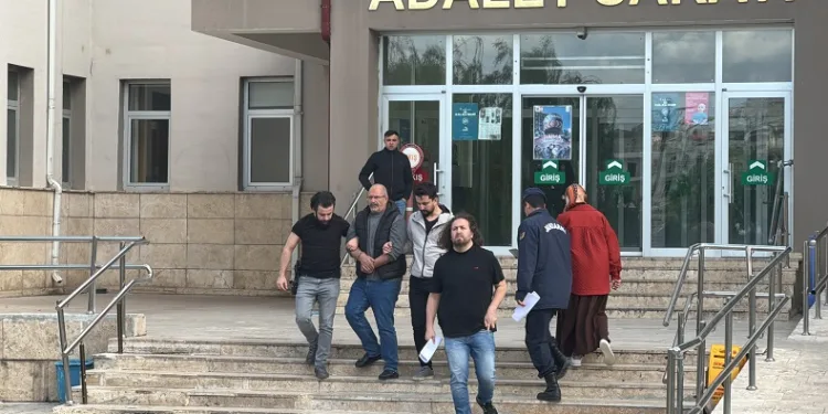 1 kişiyi öldürüp 1 kişiyi yaraladı, mahkemede ise susmayı tercih etti