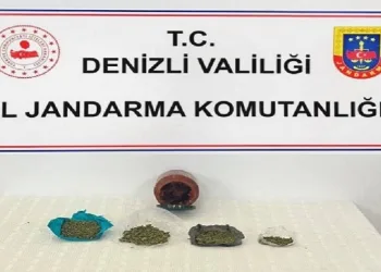Çantadan çıkan kavanozda esrar yakanladı