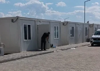 Depremzedenin kaldığı konteyner soyuldu