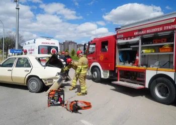 Kırıkkale’de tır ile otomobil çarpıştı
