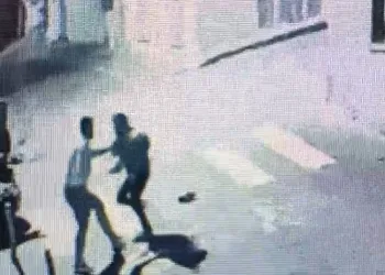 Öldürülen kuryenin saldırıya uğradığı anlar kameraya takıldı