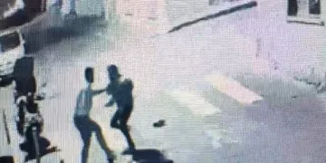 Öldürülen kuryenin saldırıya uğradığı anlar kameraya takıldı