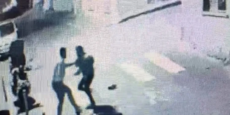 Öldürülen kuryenin saldırıya uğradığı anlar kameraya takıldı