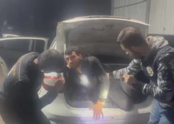 Osmaniye’de durdurulan otomobilin bagajından kaçak göçmen çıktı