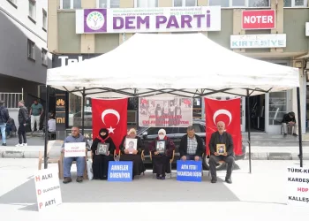 Annelerin evlat nöbeti devam ediyor