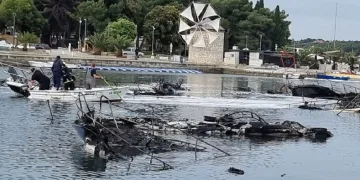 Hırvatistan’da marinadaki 22 tekne alev alev yandı