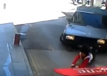 Isparta’da otomobil önce bisikletliye ardından yayaya çarptı