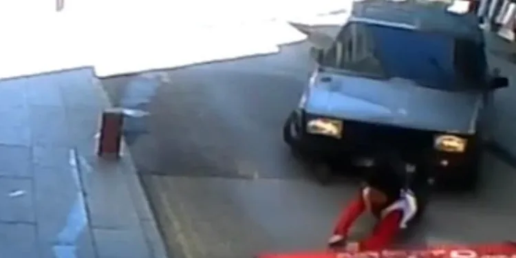 Isparta’da otomobil önce bisikletliye ardından yayaya çarptı