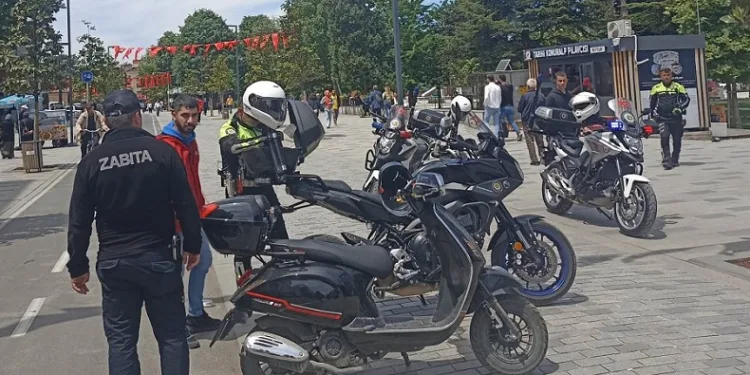 Zabıtadan yaya yollarında motosiklet denetimi
