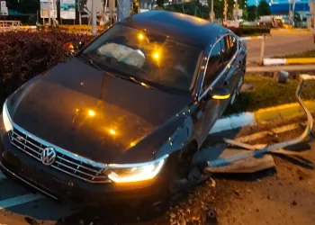 Cadde ortasında refüje çıktı