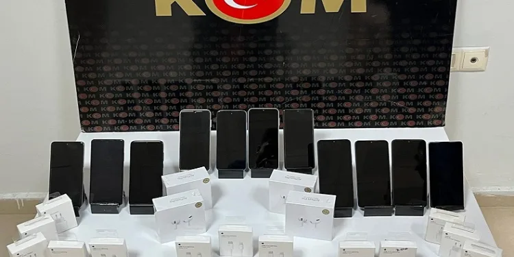 Malatya’da 11 adet kaçak cep telefonu ele geçirildi