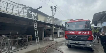 Mersin’de polyester atölyesinde çıkan yangın söndürüldü