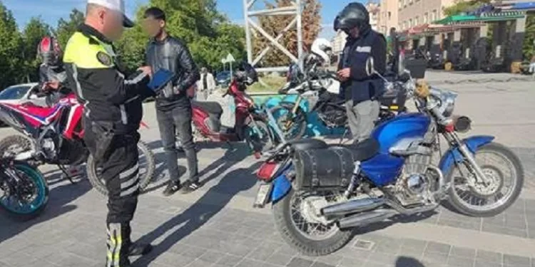 Yaya bölgelerinde motosiklet ve motorlu bisiklet kullanan 47 sürücüye ceza kesildi