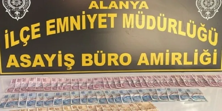 Antalya’da 6 iş yerinden hırsızlık yapan 3 şüpheli yakalandı