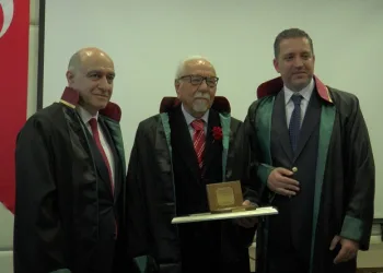 Emektar avukatlara plaket ve beratları verildi
