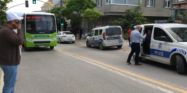 Çocuk parkında bıçaklı kavga: 2 yaralı