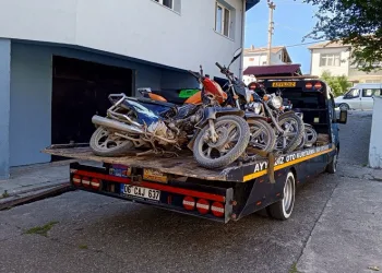 Tescilsiz 79 motosiklet otoparka çekildi