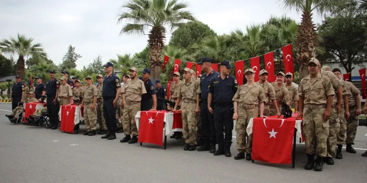 Aydın’da 30 engelli birey bir günlüğüne asker olmanın mutluluğunu yaşadı