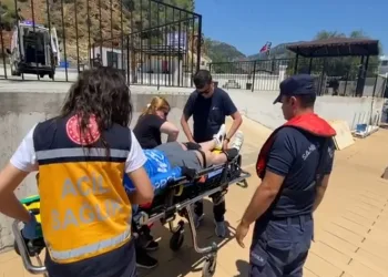 Teknede yaralanan vatandaşa tıbbi tahliye
