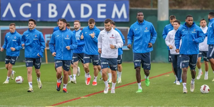 Trabzonspor yağmur altında çalıştı