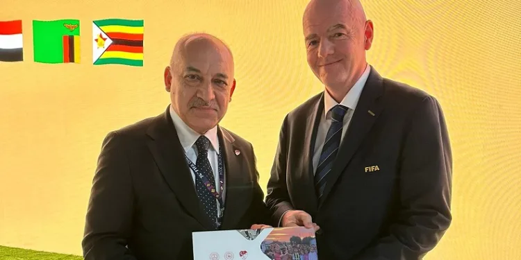 Türkiye Futbol Federasyonu Başkanı Mehmet Büyükekşi, FIFA Başkanı Gianni Infantino ile bir araya geldi