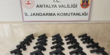 Ruhsatsız tabanca operasyonu: 3 gözaltı