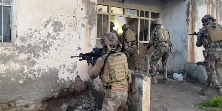 Ağrı’da eş zamanlı dev uyuşturucu operasyonu