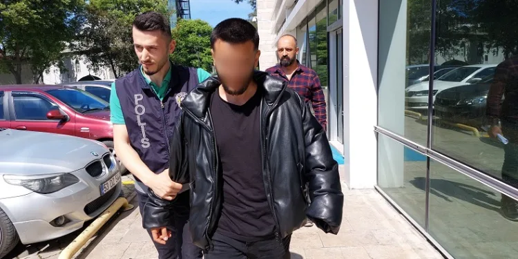 Üniversite öğrencisi emlakçıyı tabancayla yaraladı