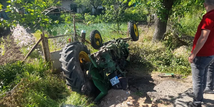 Tır ile traktör çarpıştı: 1yaralı