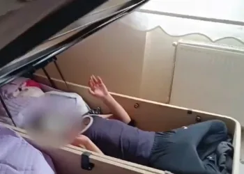 Aranan cezaevi firarisi bazanın altından çıktı