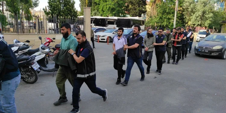 DEAŞ operasyonunda gözaltına alınan şüpheliler adliyeye sevk edildi