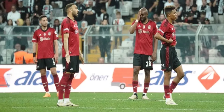 Beşiktaş, sezonun son iç saha maçını beraberlikle tamamladı