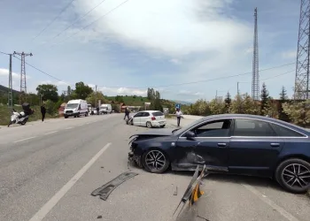 Karabük’te iki otomobil çarpıştı: 3 yaralı