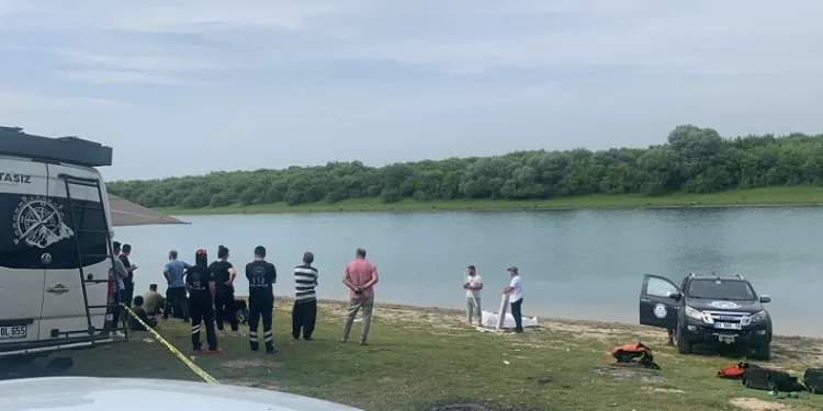 Seyhan Nehri’ne giren genç kayboldu