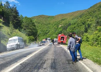 Motosiklet, minibüs ile çarpıştı: 1 ölü