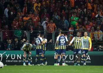 Fenerbahçe, şampiyonluk şansını son haftaya taşıdı
