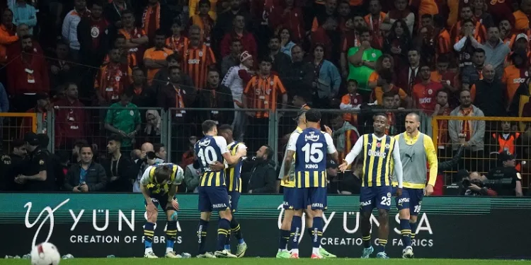 Fenerbahçe, şampiyonluk şansını son haftaya taşıdı