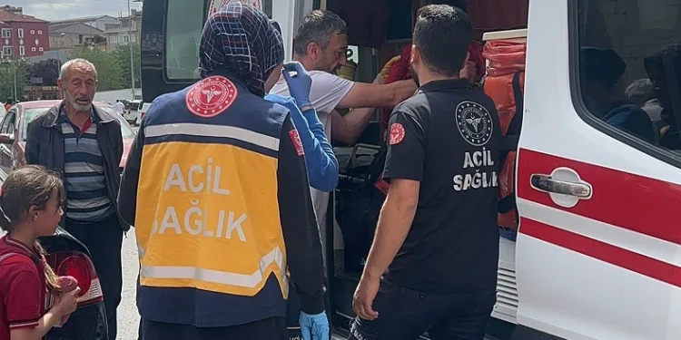 Ticari taksinin çarptığı çocuk, ambulanstan kaçtı