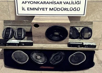 Otomobil ve kamyonları soyan şahısları polis yakaladı