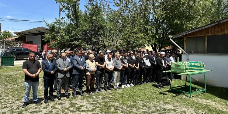 Feci kazada hayatını kaybeden öğretmen, toprağa verildi