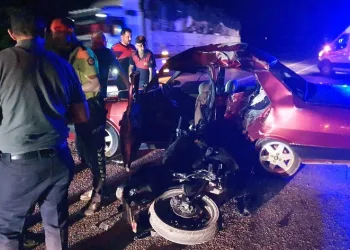 Motosiklet ile otomobil çarpıştı: 2 yaralı